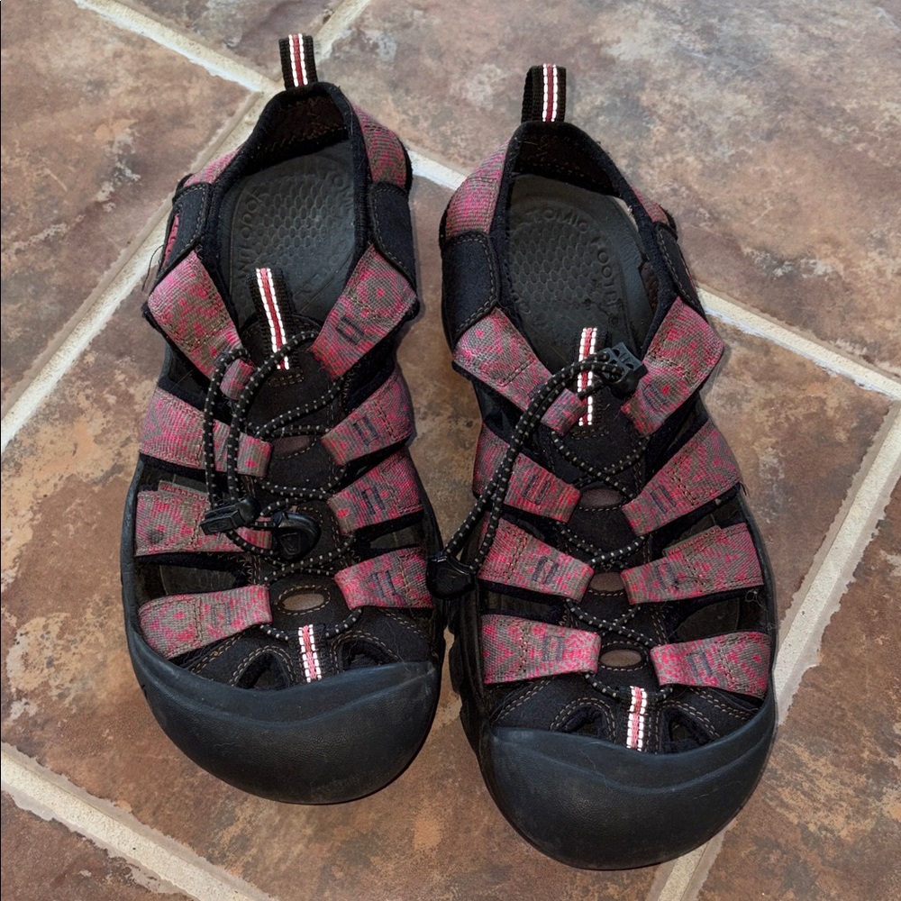 Keens water/hiking shoes size 10